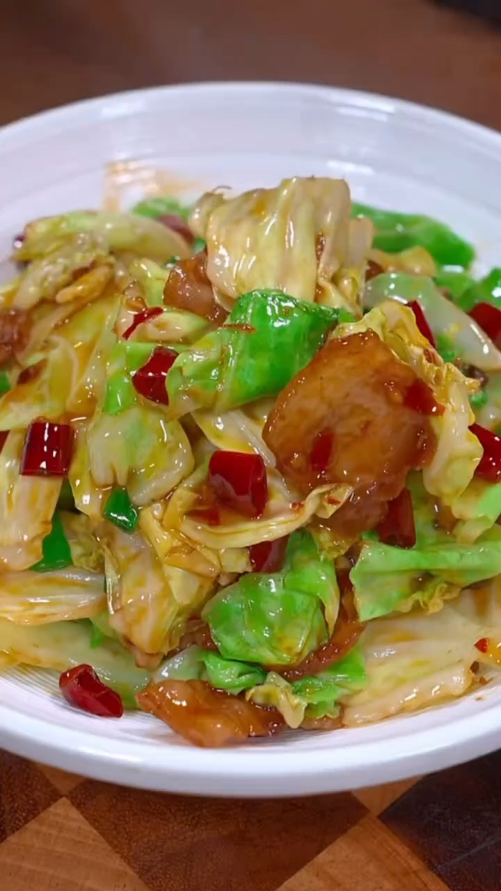 干锅包菜 做法简单还好吃 喜欢的可以做起来