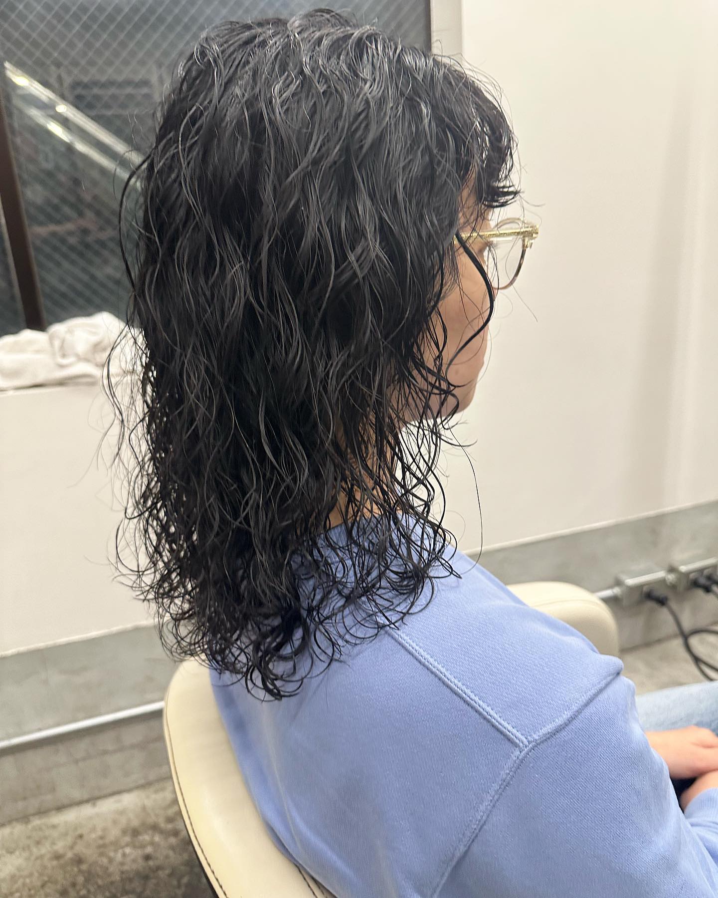 女人头发少发型就选全头烫蓬松时尚尽显洋气风范