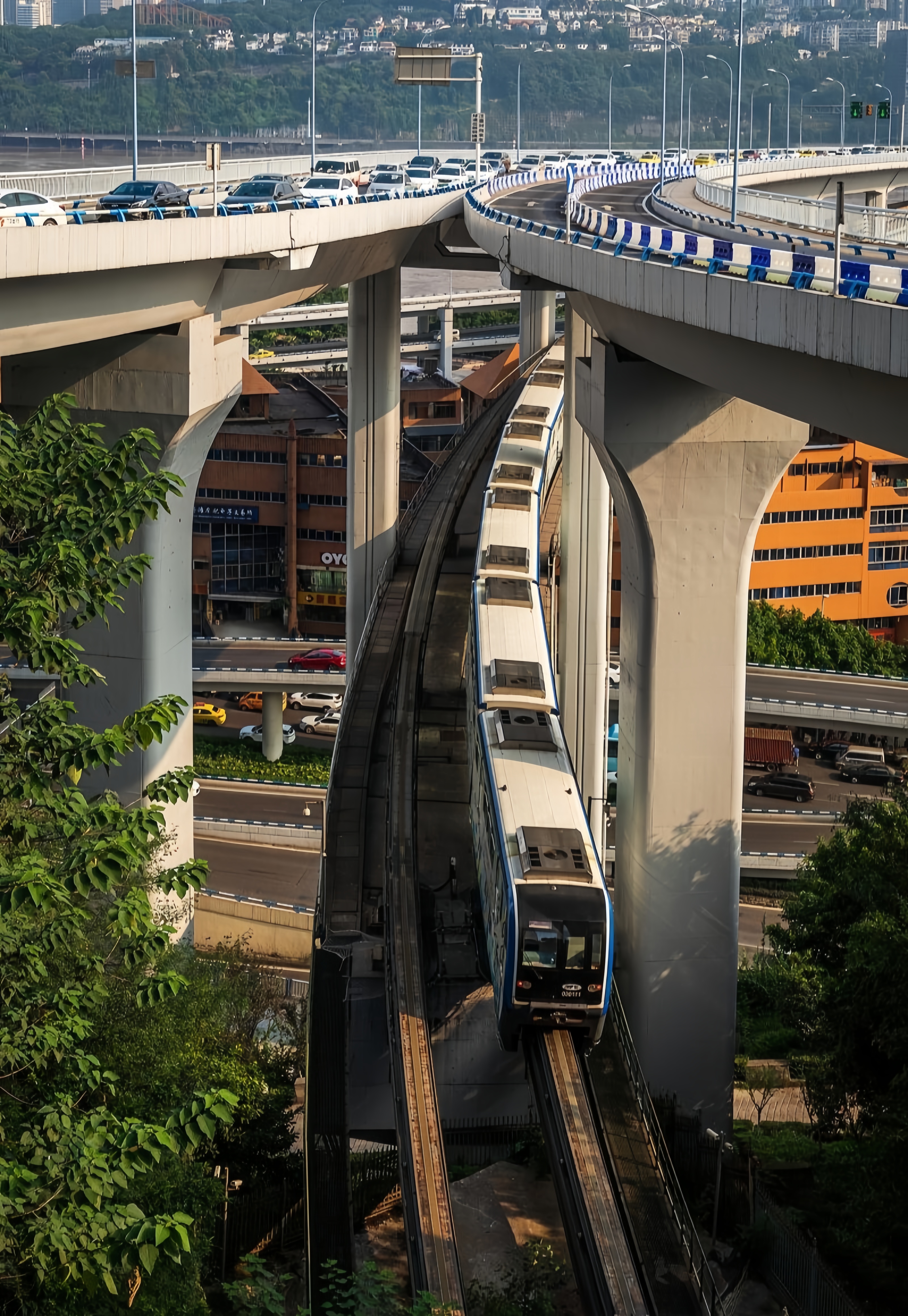 交通的便利是一个枢纽前进发展的标杆.#热点引擎计划