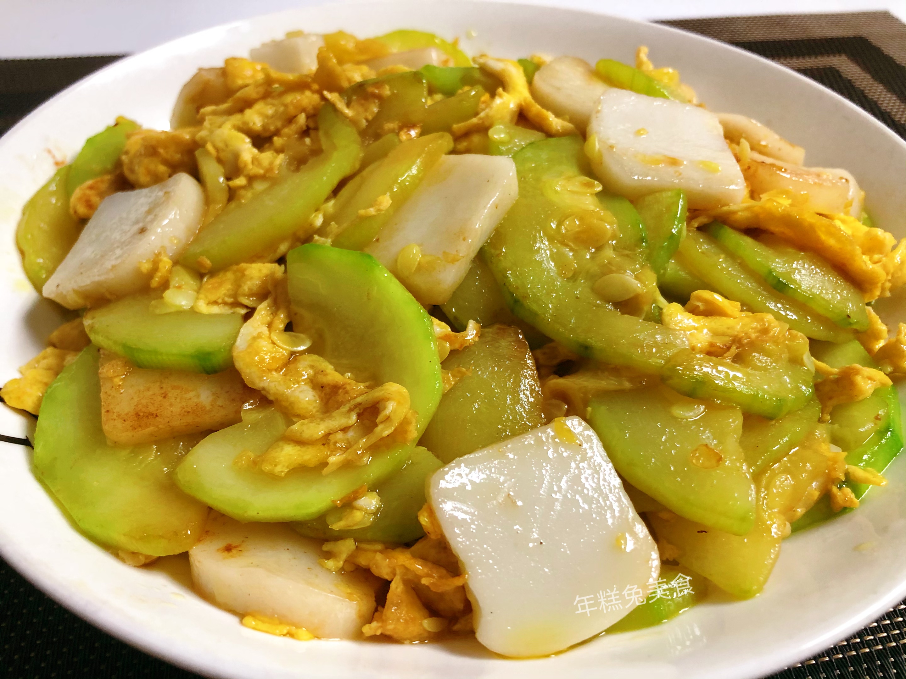 一,瓜类-西葫芦炒年糕 二,鸡蛋-鸡蛋包糍粑 三,豆角类-干煸豆角 四