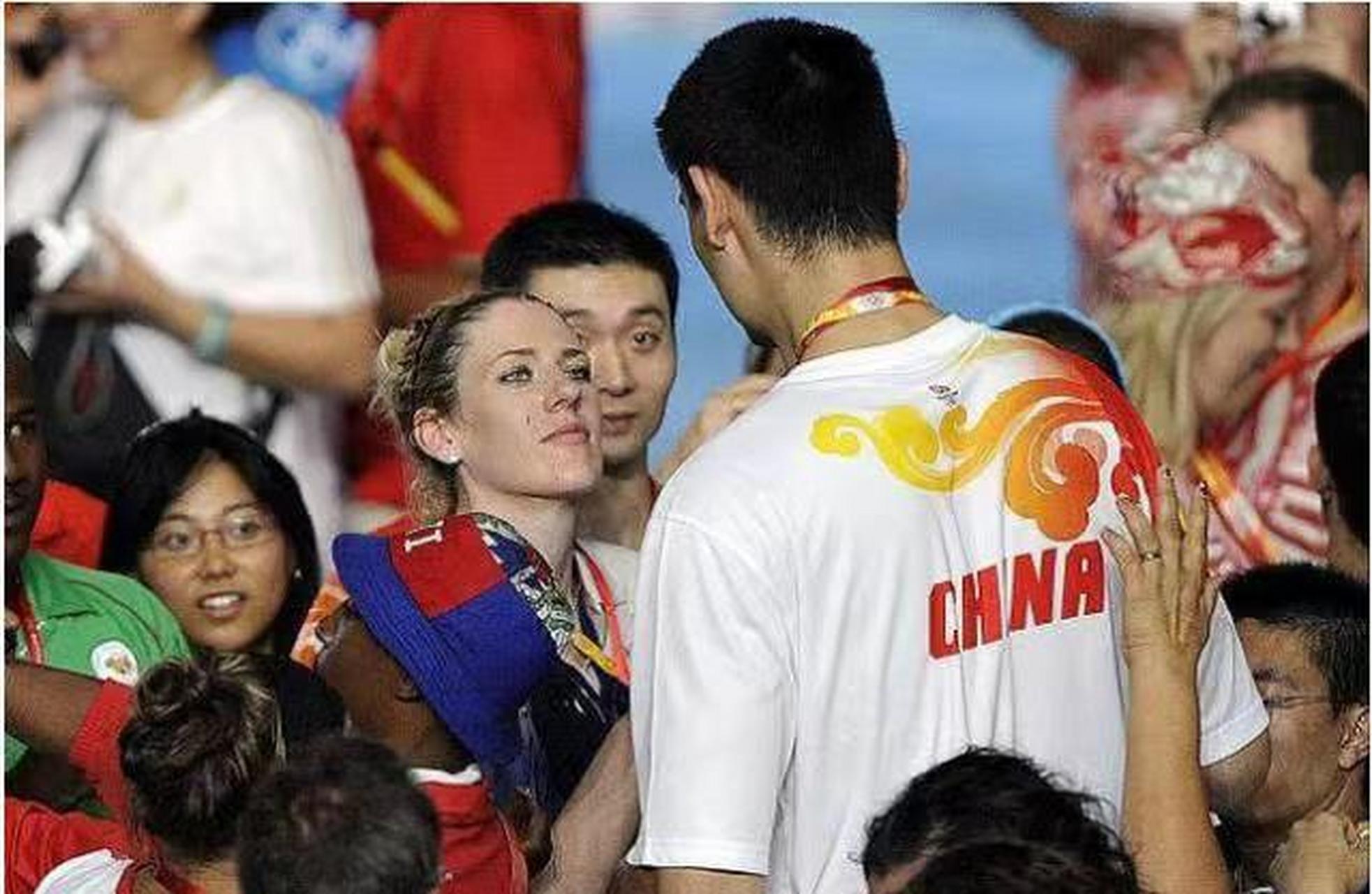 澳大利亚女篮43岁的中锋劳伦杰克逊接受采访时,被问到:看到姚明了吗?