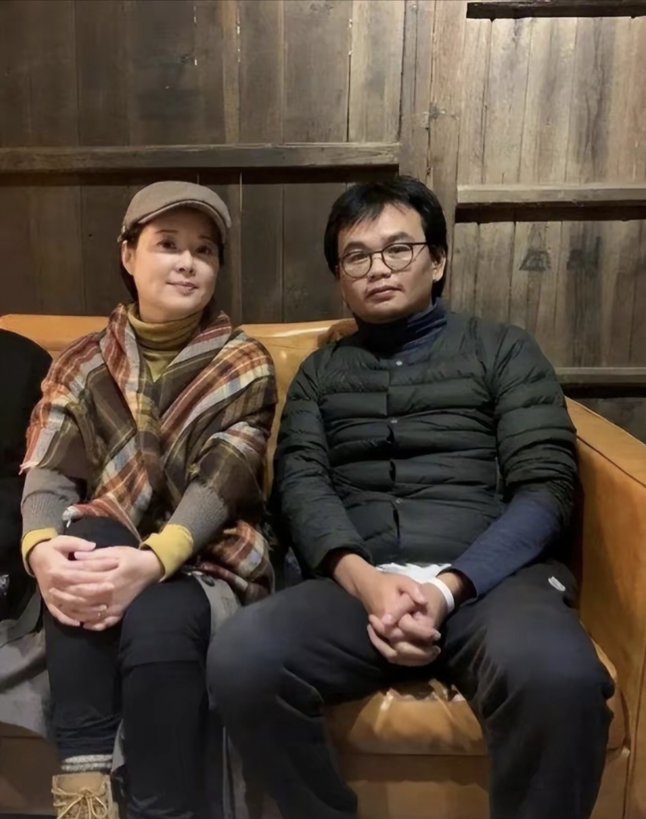 51岁袁立和老公梁太平有孩子了?