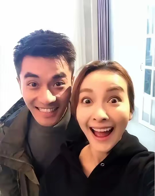而是快乐大本营前主持人吴昕恋情曝光,她正在交往的男朋友也叫郑凯