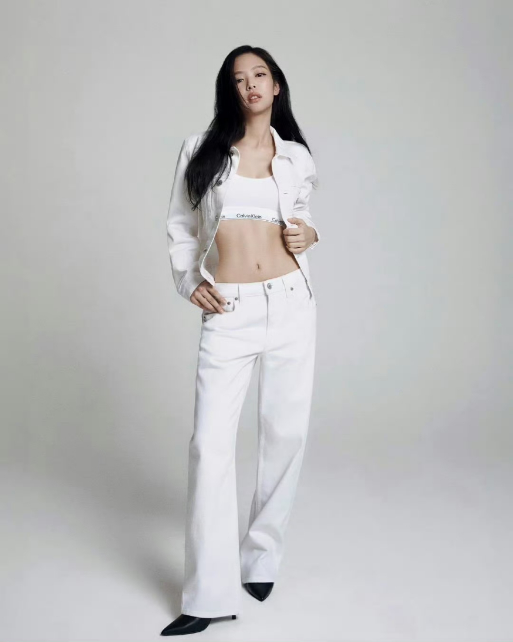 金珍妮jennie白色衣服写真