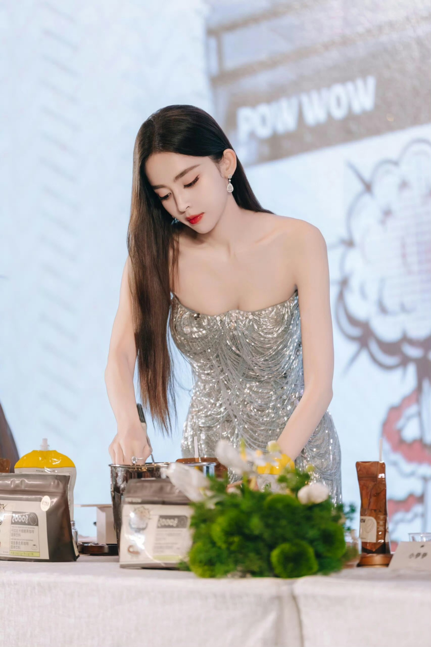 古力娜扎出席活动好美呀#明星生图大赏