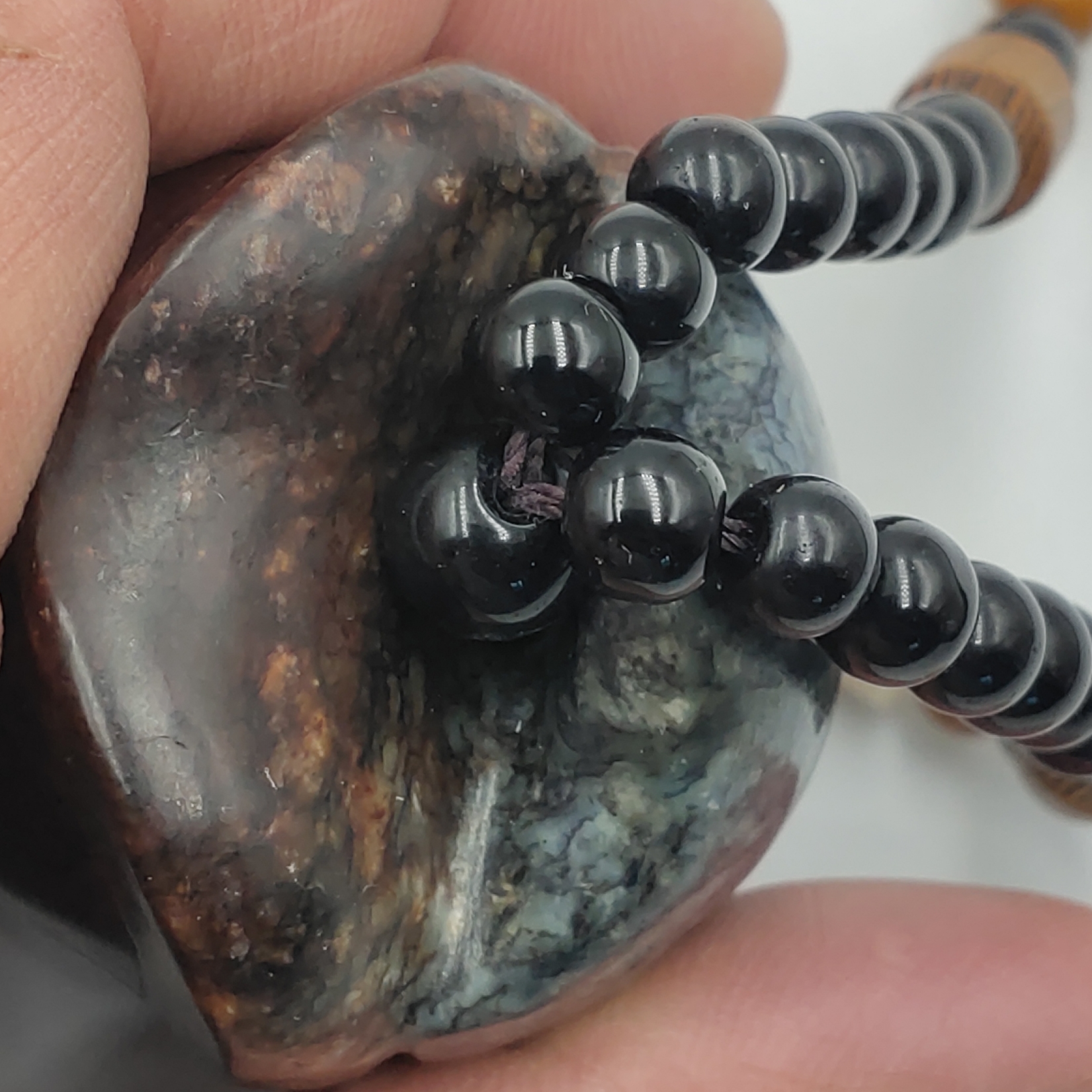 河磨玉火燎皮富甲天下手把件,河磨玉产在鞍山市岫岩县和海城市