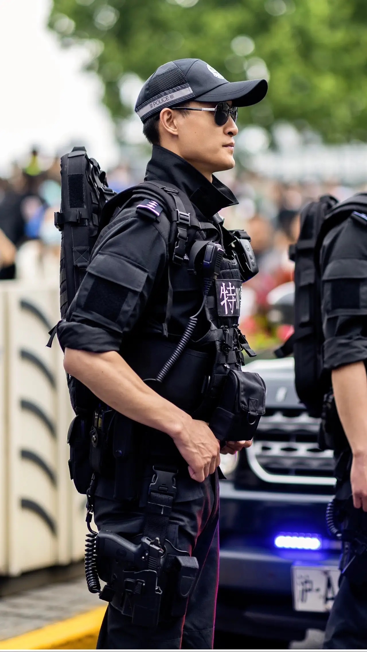 街拍|外滩执勤武警泰酷辣 @警民直通车