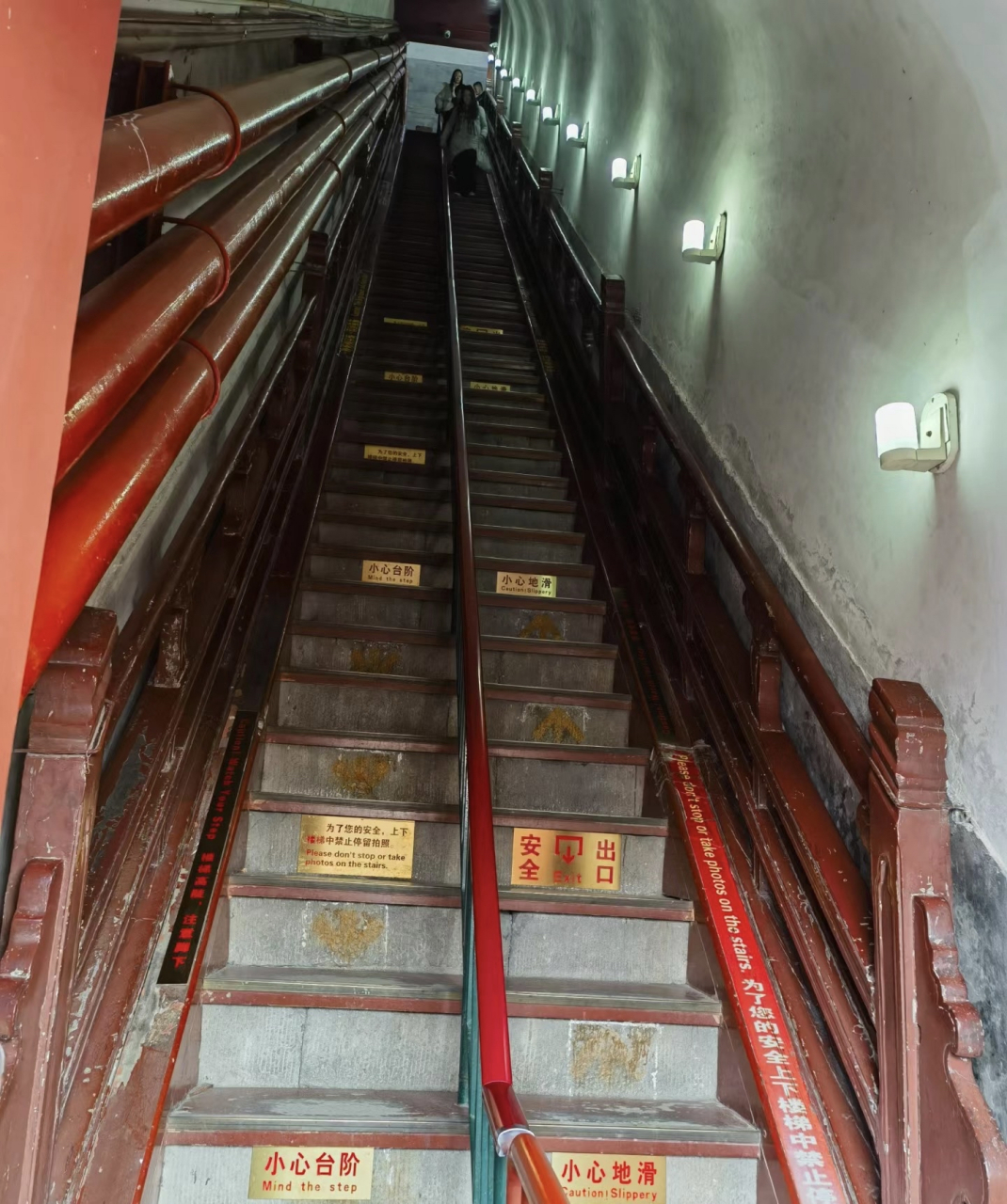爬鼓楼这个楼梯让我的腿疼了三天  鼓楼开放了!