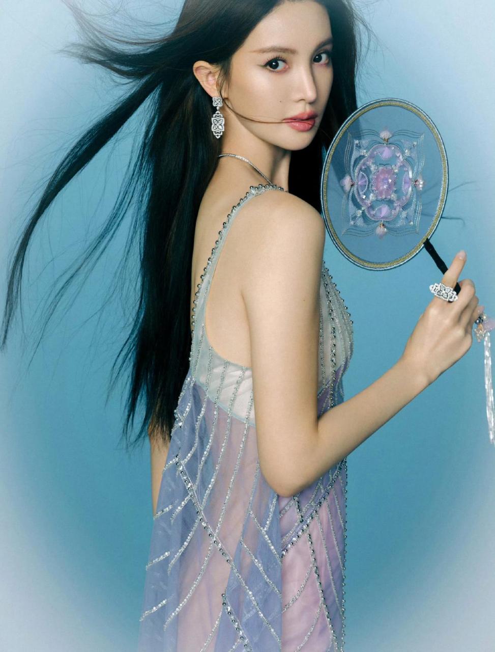 金晨长得很美,可注意力总是在鼻子和嘴巴上.