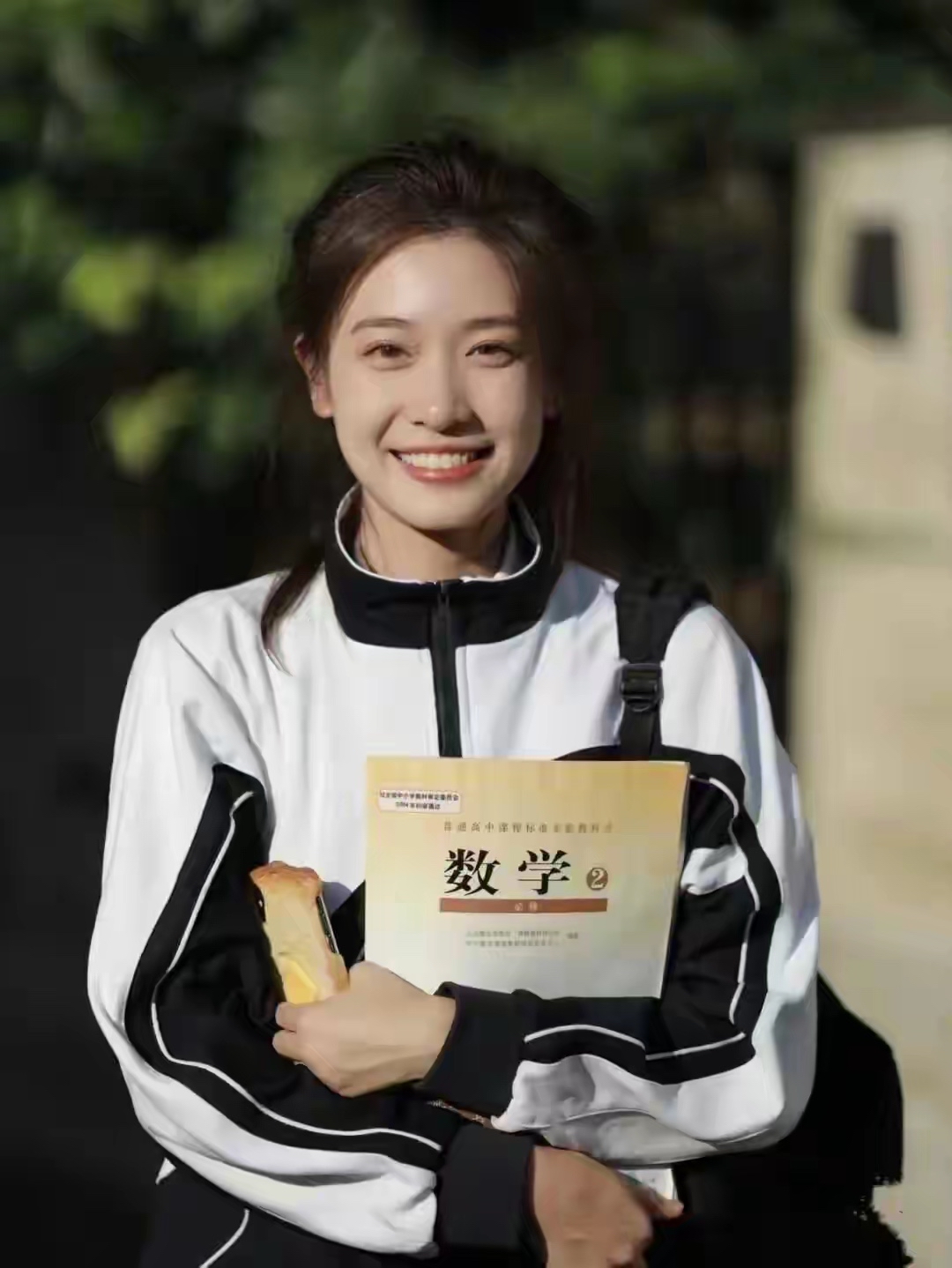 "陕西一位妈妈说,还有几天就高考了,女儿三模成绩考了513分,其中语文