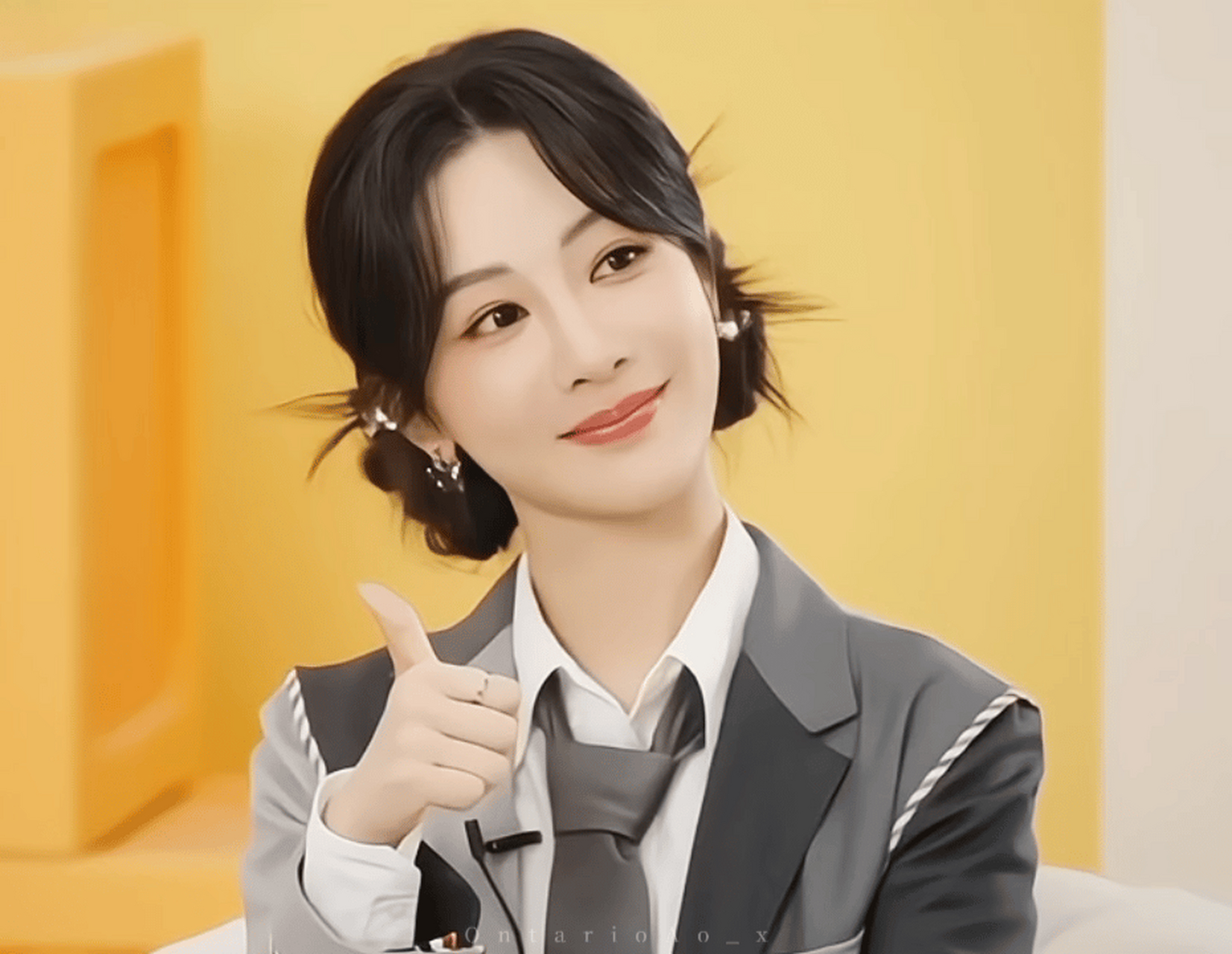 恭喜杨紫成为蛋仔派对代言人,紫妹这身学院风套装搭配双丸子头发型真