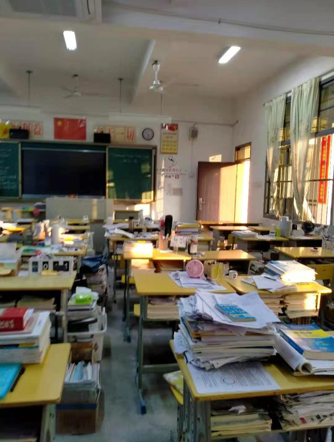 又一次经过从前的母校,高中的校园生活回忆又一次充