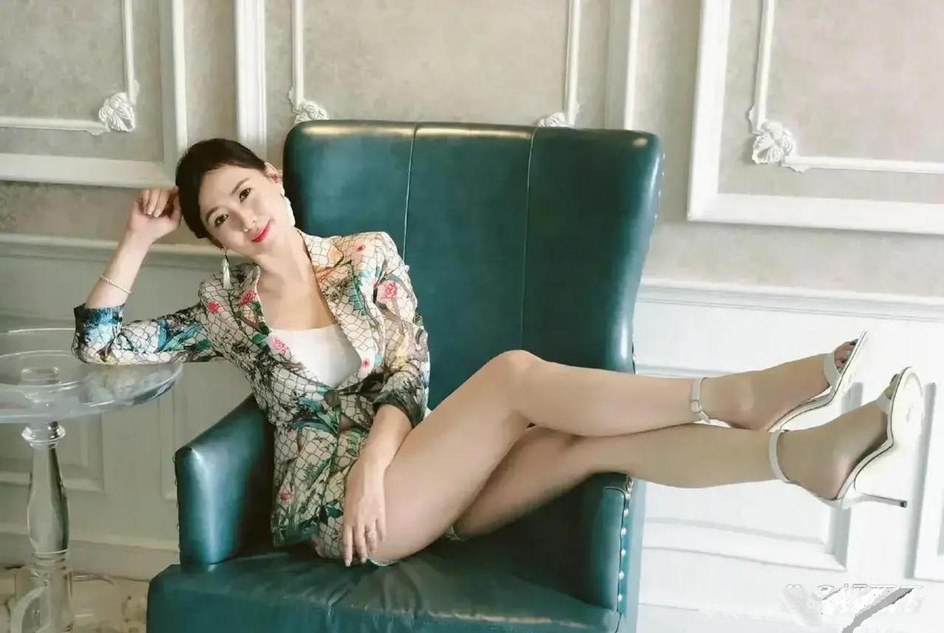 她的身材管理也非常出色,这背后离不开她的自律和坚持.翁虹的身材