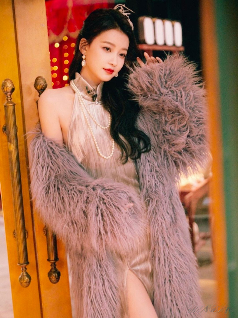 孙怡《大侦探》紫色旗袍造型