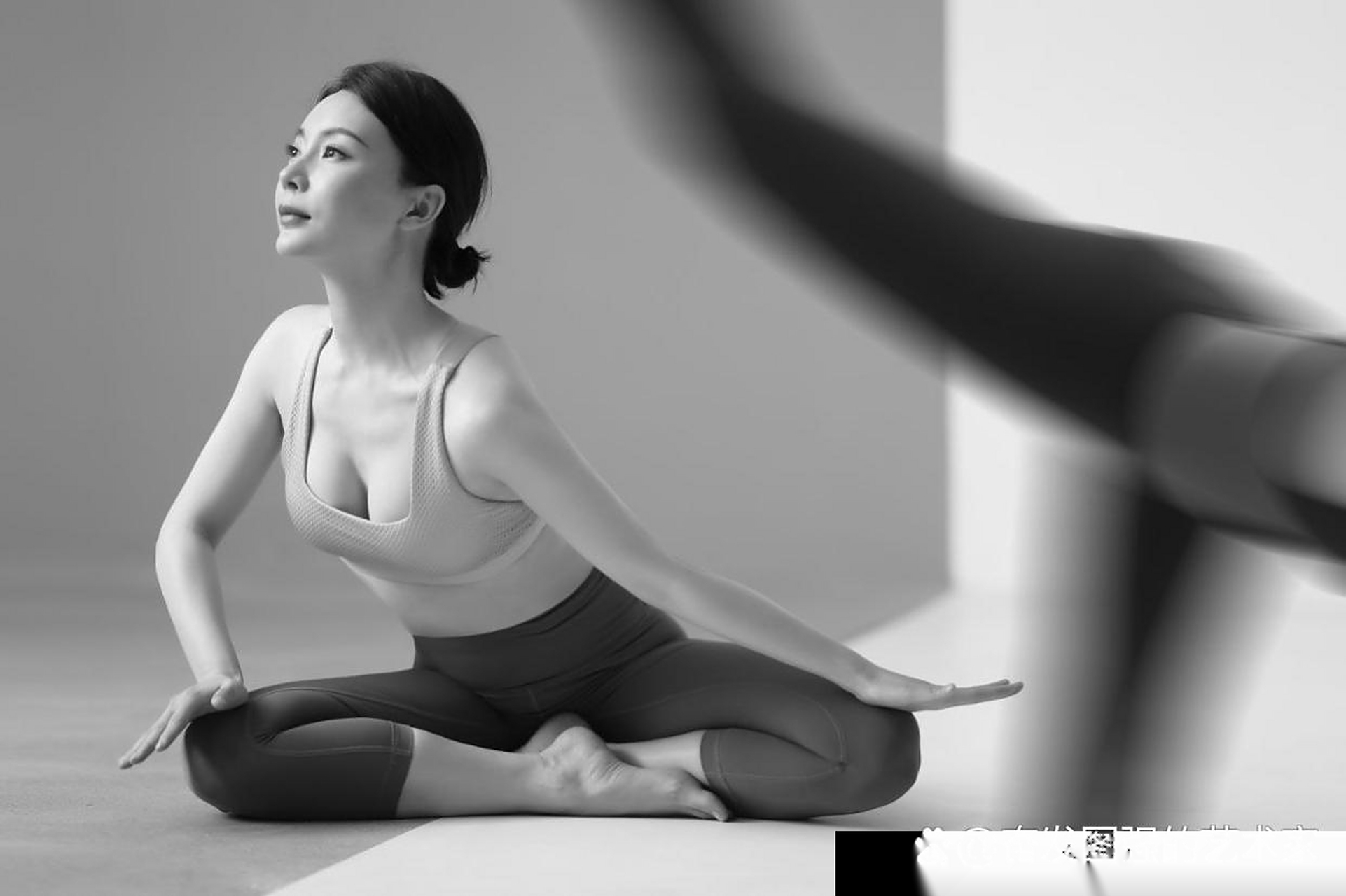 陈数晒瑜伽动作