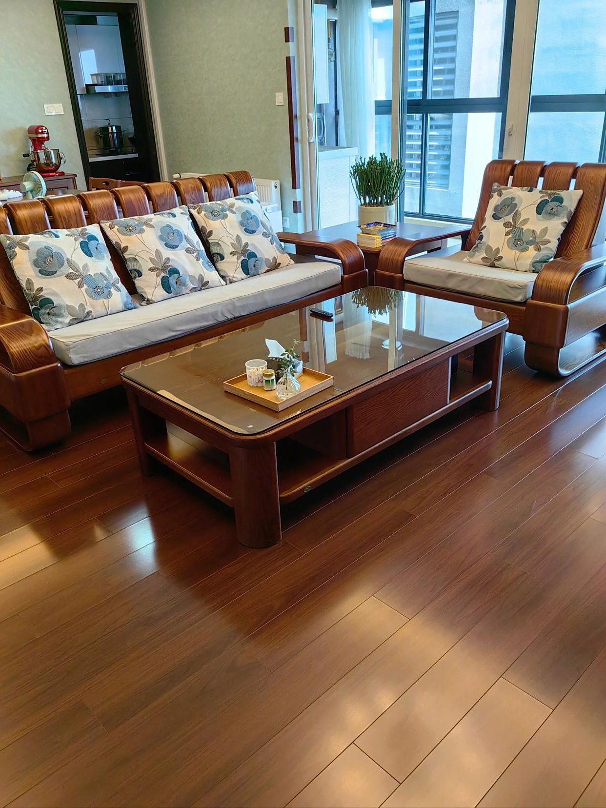 回想起十年前,那时候我还是个刚毕业的大学生,在小城市里工作