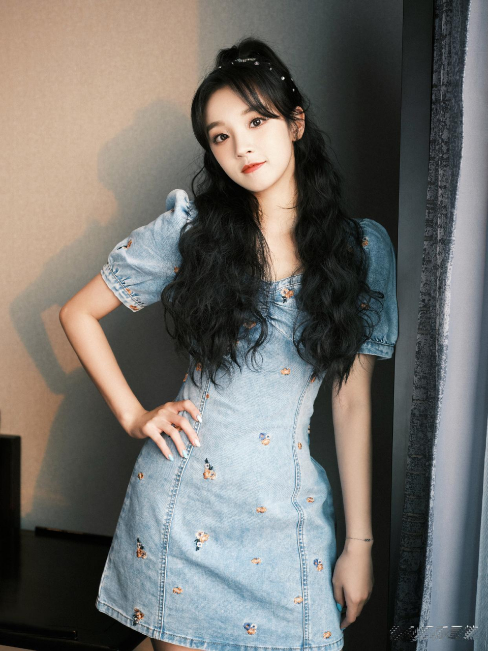 宋雨琦牛仔印花连衣裙