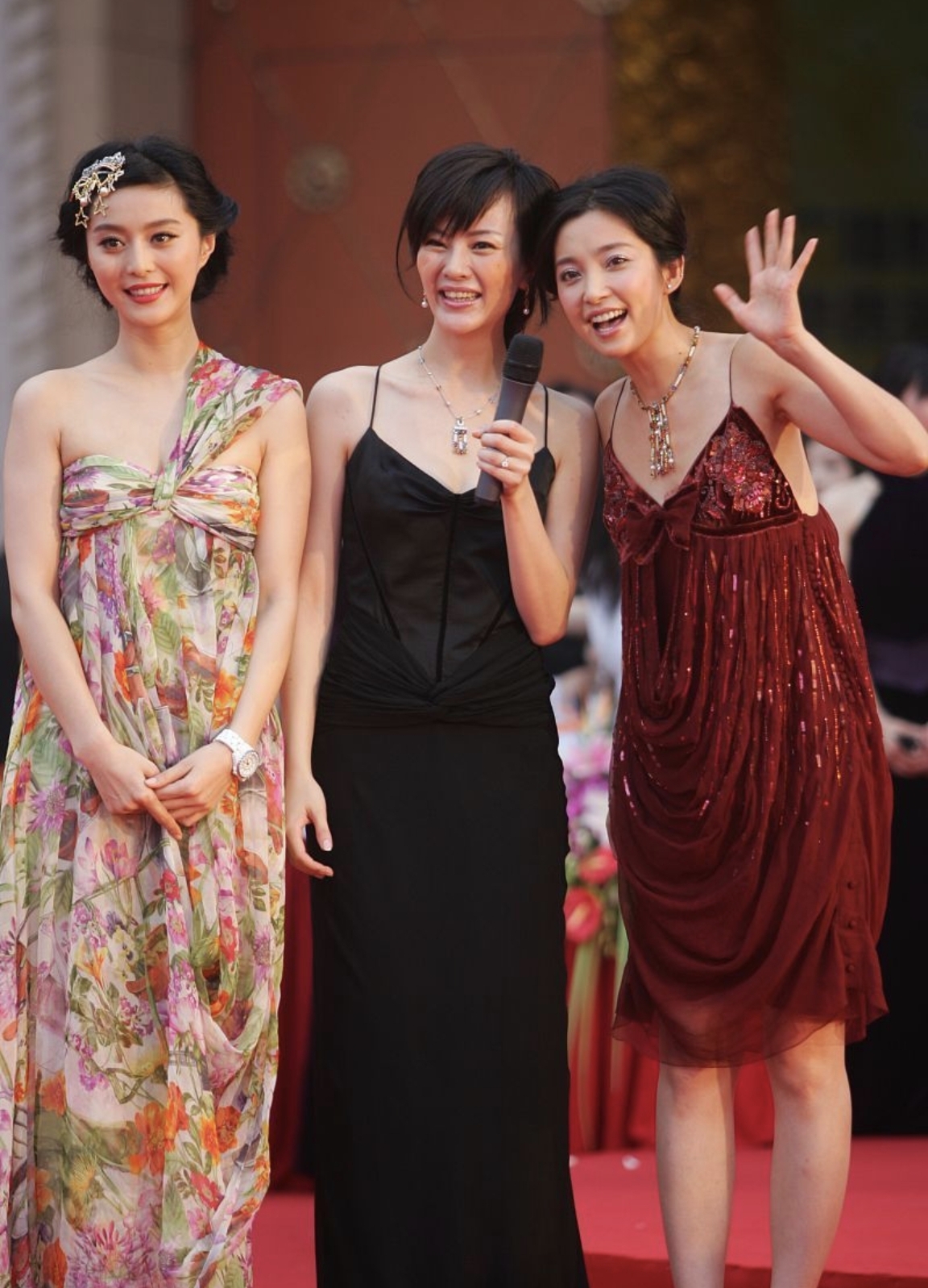 一次,李冰冰开出10w月薪招聘保姆,一个保姆来应聘,把菜洗得干干净净