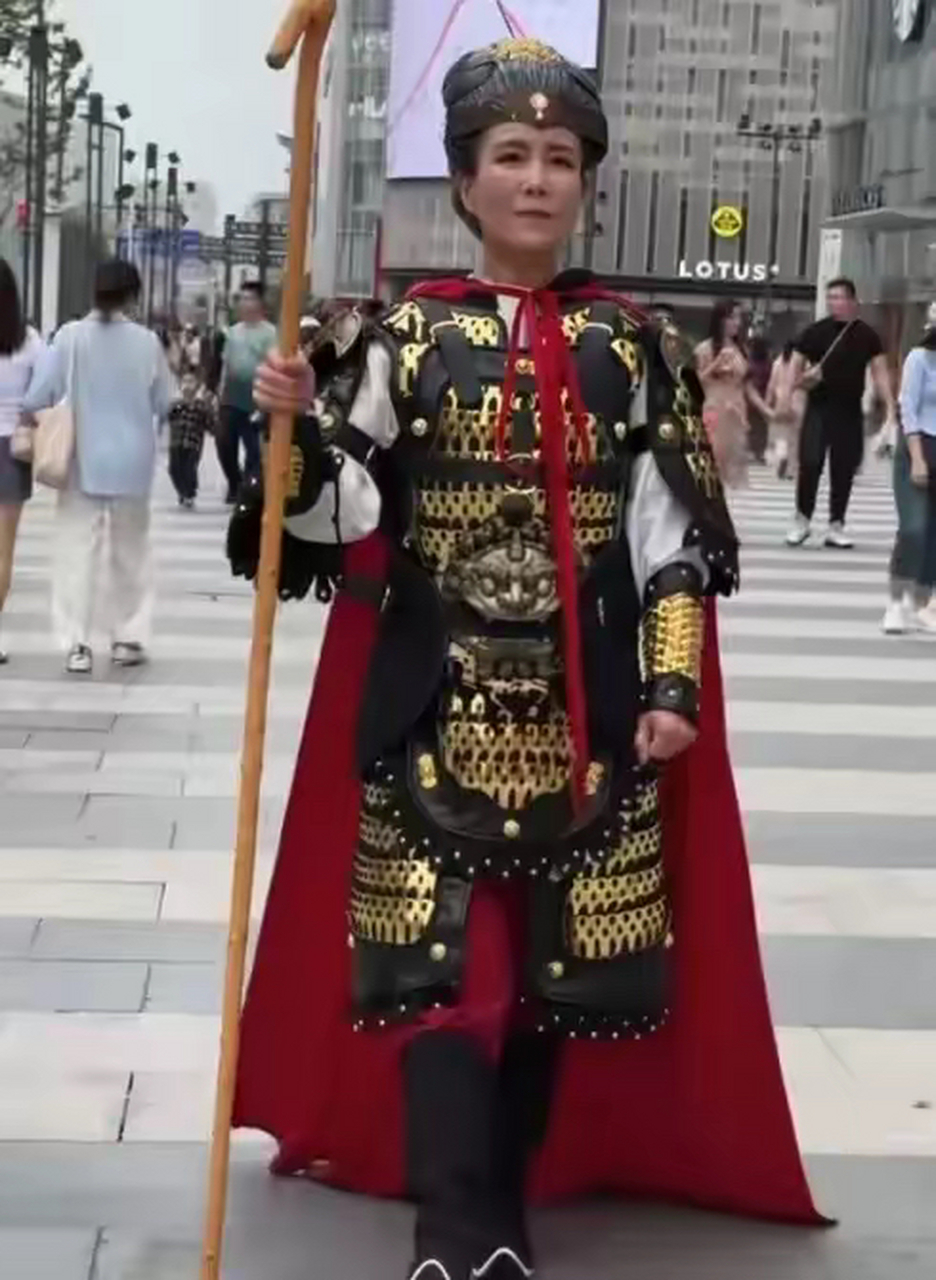 汉服真好看,女装穿起来温婉,男装穿起来,威武.女着男装,巾帼英雄.