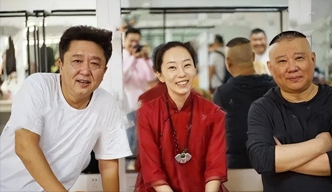 侯耀文墓地造价七百万,郭德纲率众吊唁,旁边还有"林妹妹"之墓