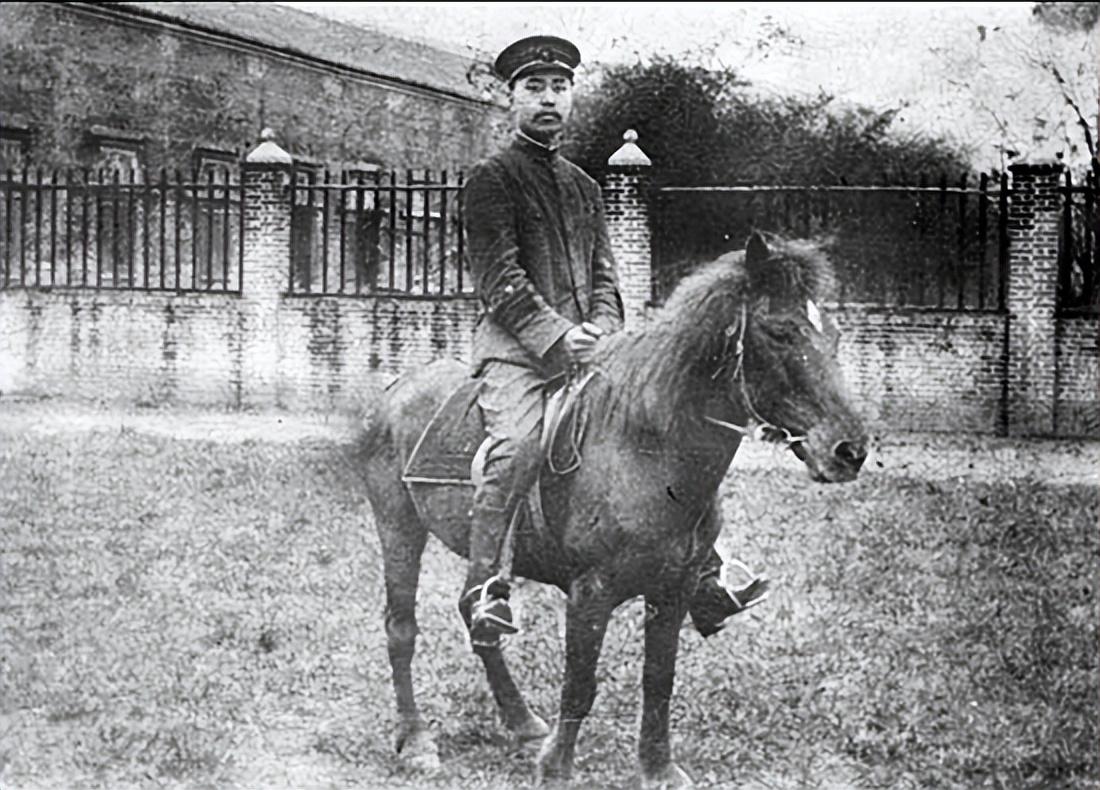 1952年春节,琼瑶爷爷求助黄克诚:老同学,我已经两三天没吃饭了