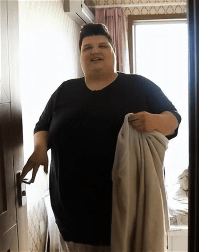 乔义那高达400斤的体重,惊得目瞪口呆,甚至误以为他是一名相扑运动员