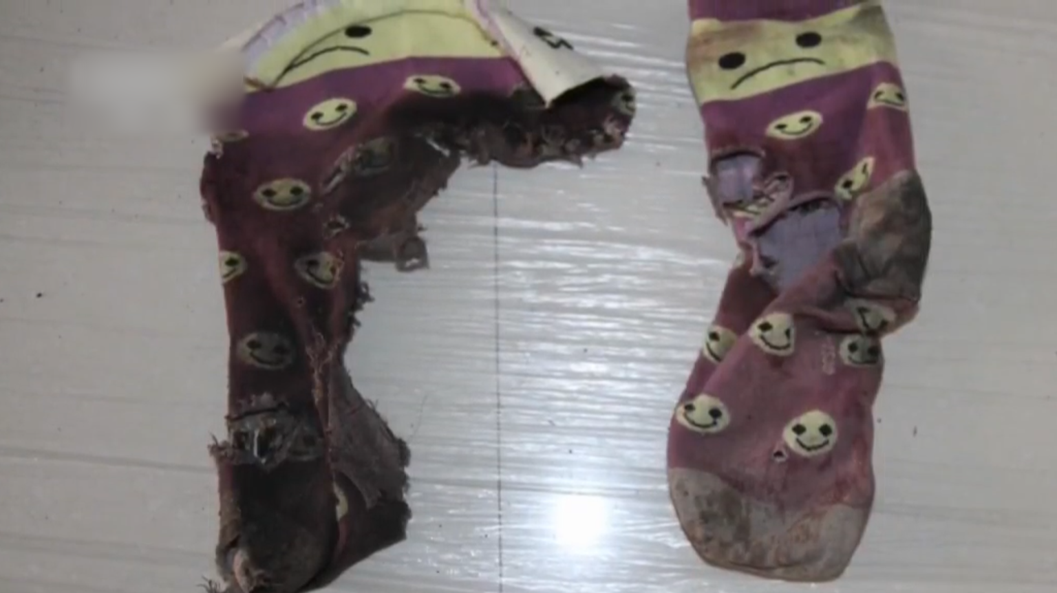 2016年女子"卧轨自杀",警察发现女子没穿鞋,查出被掩盖的惨案