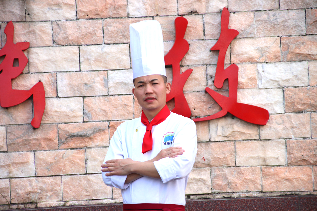 高级技师,一级职业技能导师,中式烹调高级考评员,国家一级食品雕刻师