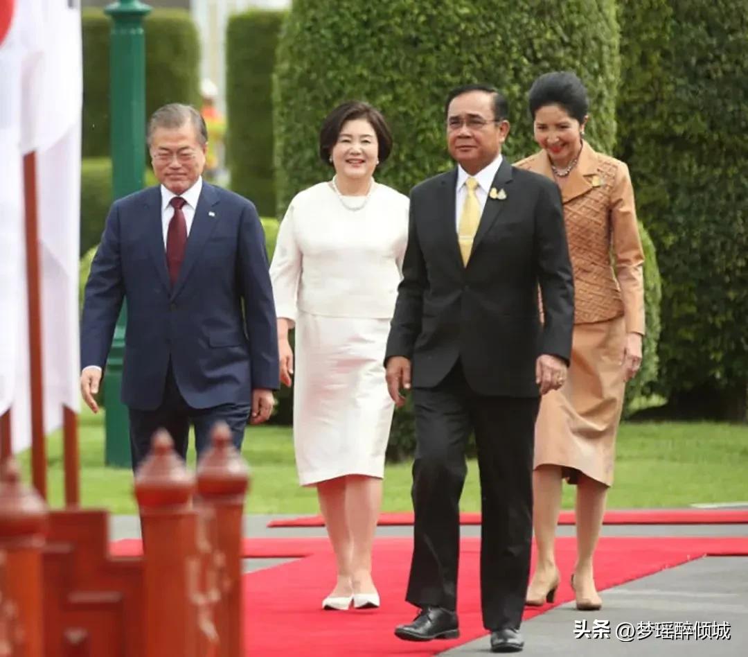 韩国第一夫人难得一见的开怀大笑,在特鲁多面前变害羞少女