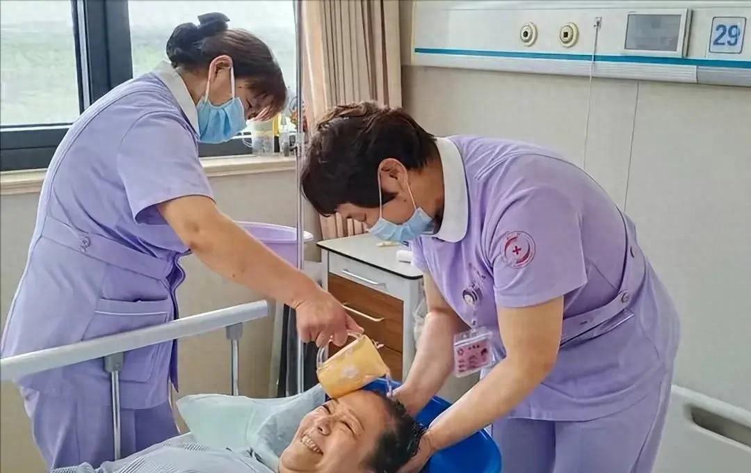 护工取消了!多地医院推出"无陪护制度",费用60元/天