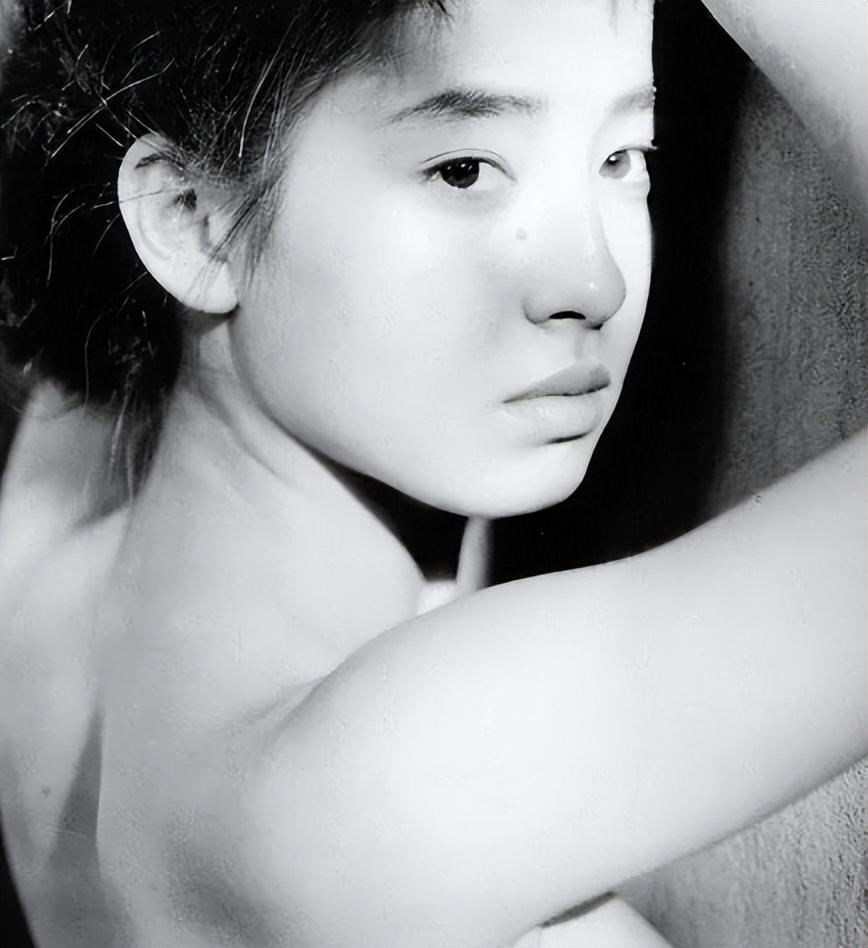 宫泽理惠14岁时,母亲带她敲响导演的房门,这种伤痛要用一生治愈