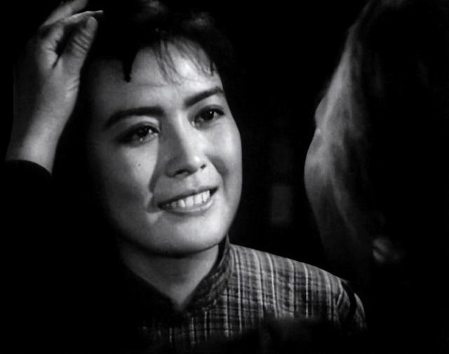 回顾杨雅琴:《苦菜花》中美丽娟子,53岁去世葬礼两任丈夫都不来