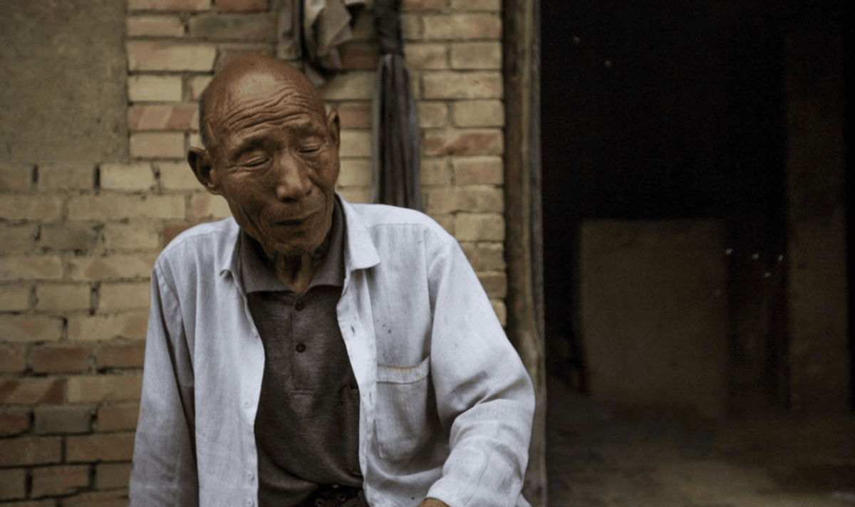 母亲生日丈夫给300红包,3天后刷到婆婆朋友圈,我直接提出离婚