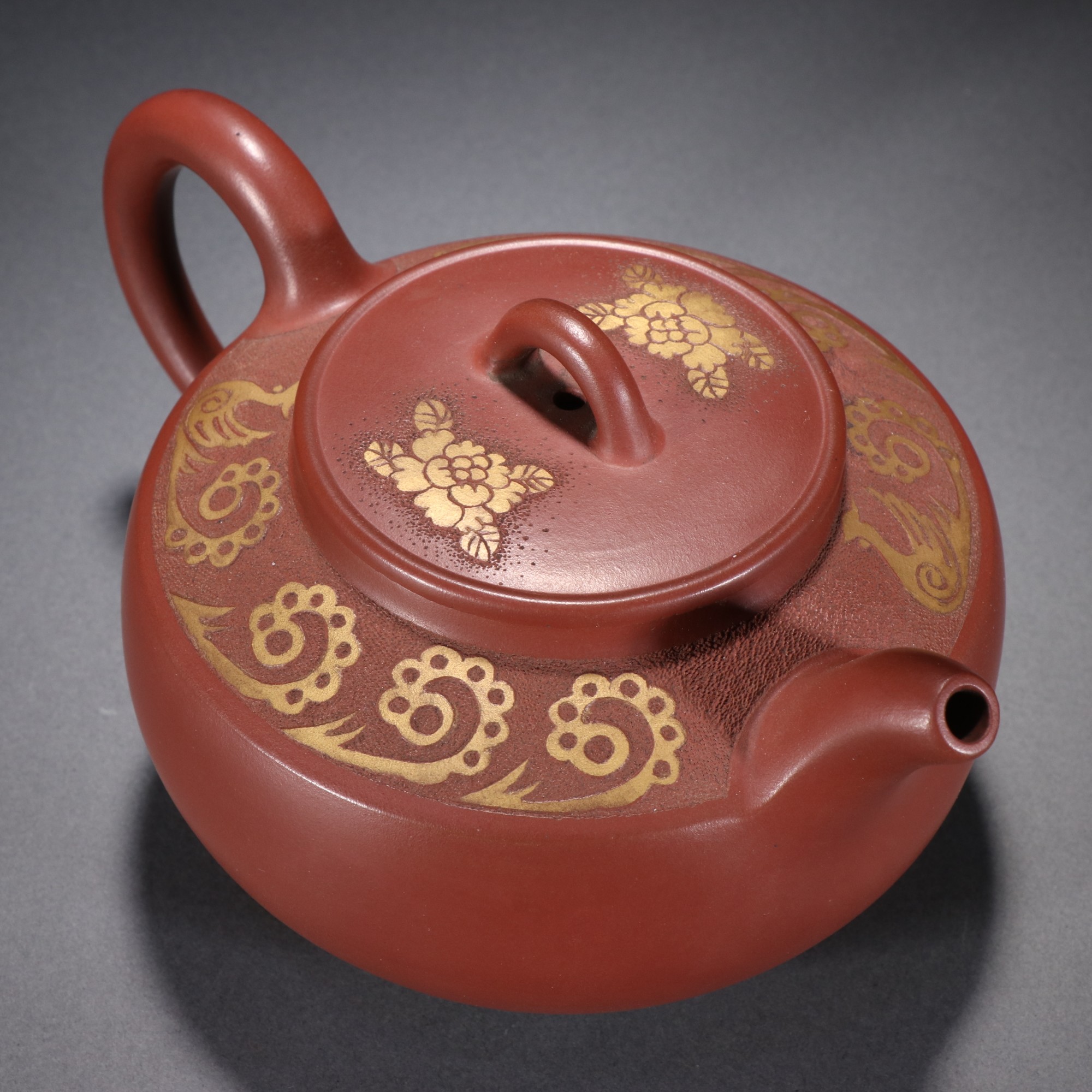 旧藏 杨羡.王东石款紫砂描金茶壶 尺寸:高9cm 长15.8cm