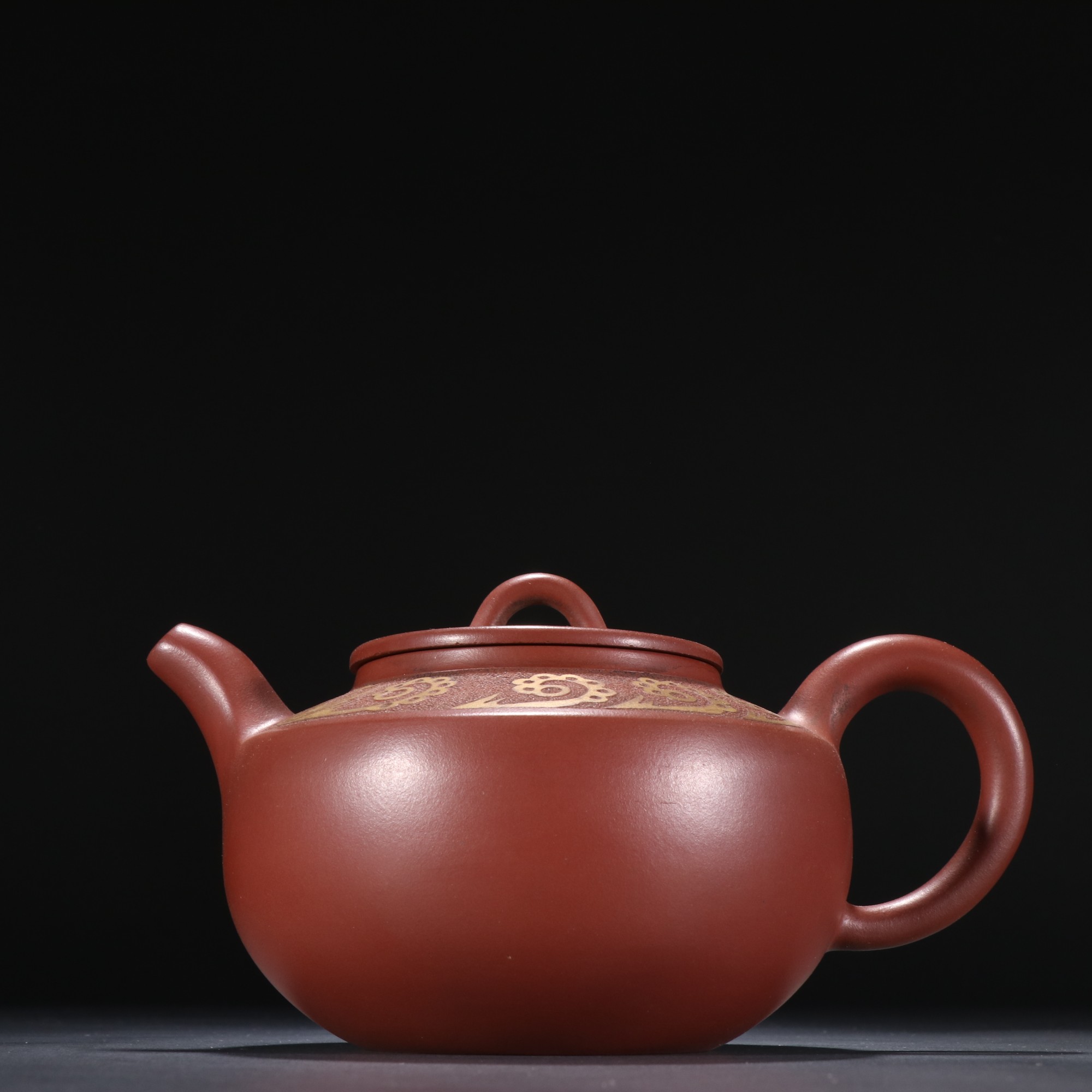 王东石款紫砂描金茶壶 尺寸:高9cm 长15.8cm