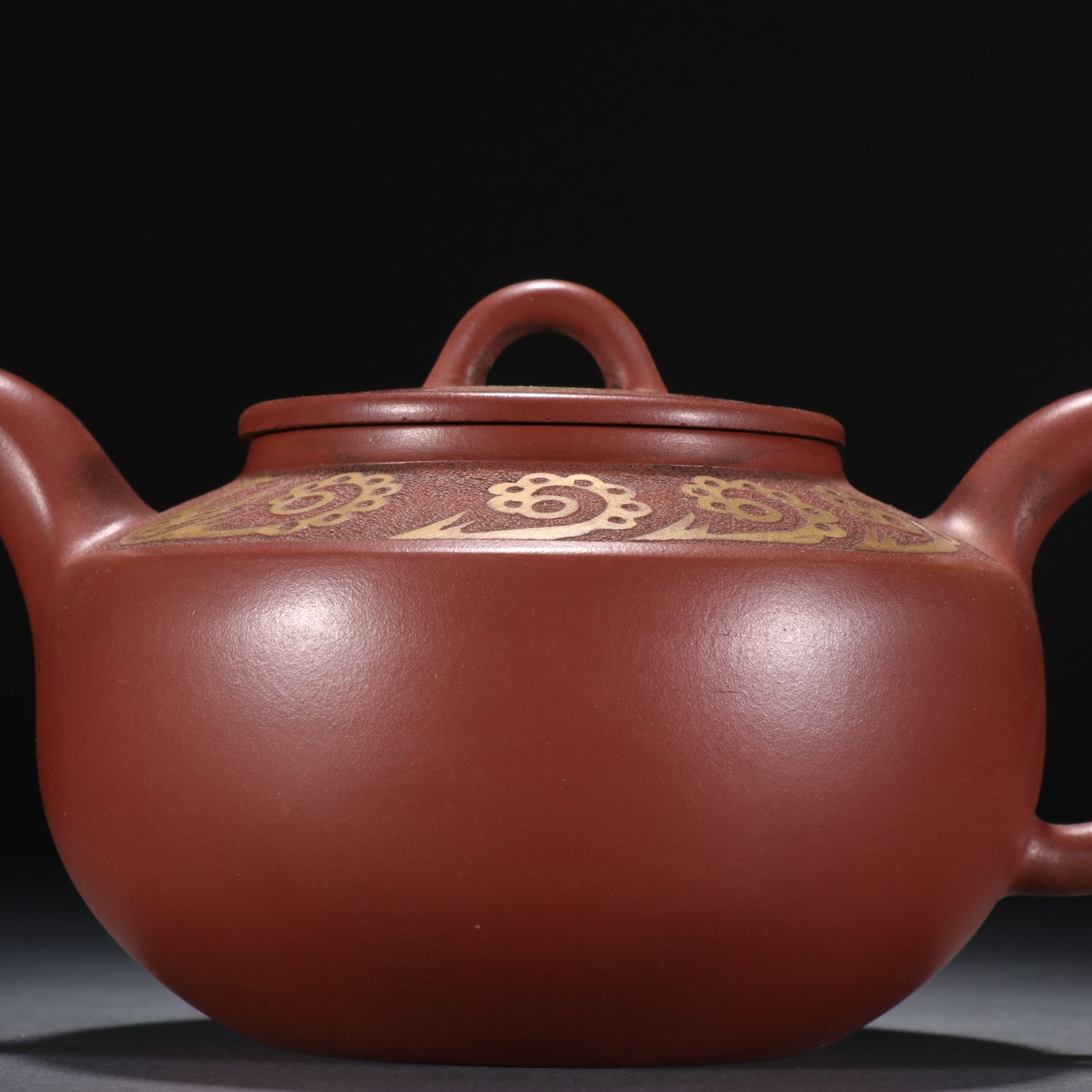 王东石款紫砂描金茶壶 尺寸:高9cm 长15.8cm