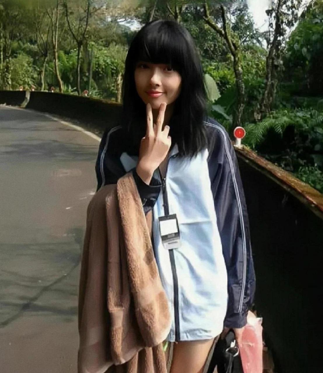 高中时期的郭碧婷,青春美丽自然是她身上最吸引人的点