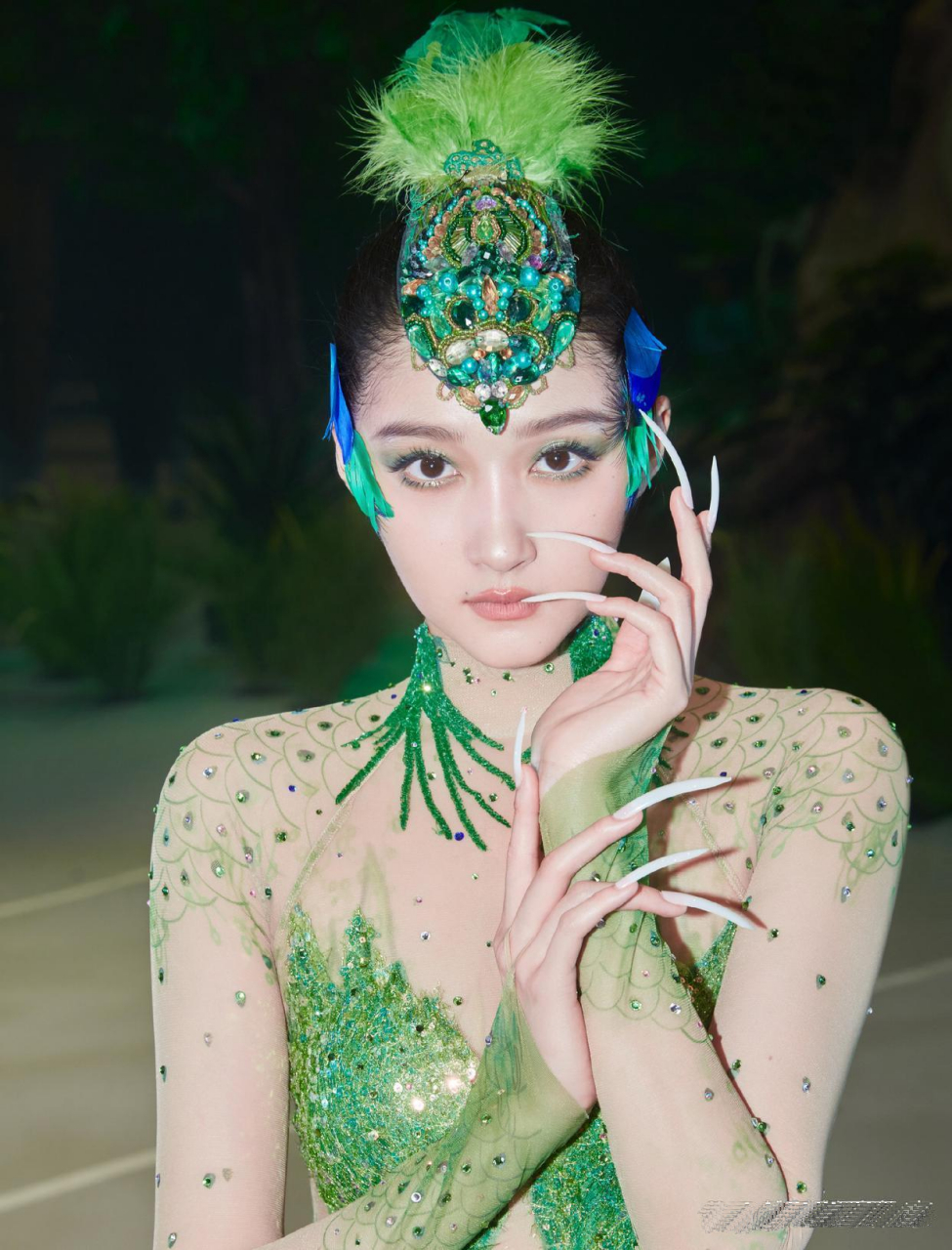 关晓彤舞台震撼