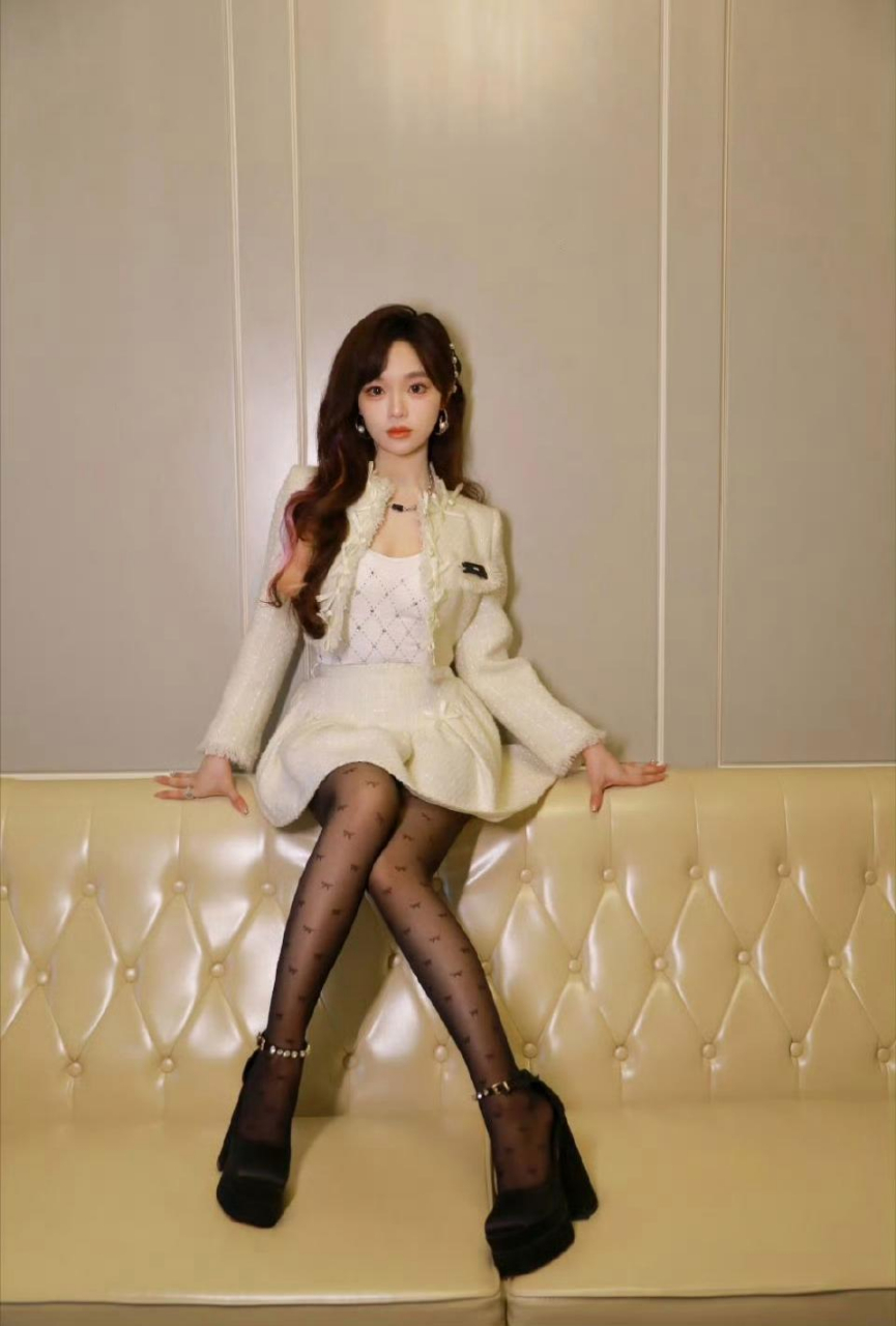 黄霄云,性感黑丝,整理一下,罕见超高清照片,真是大爱了,试问这样的