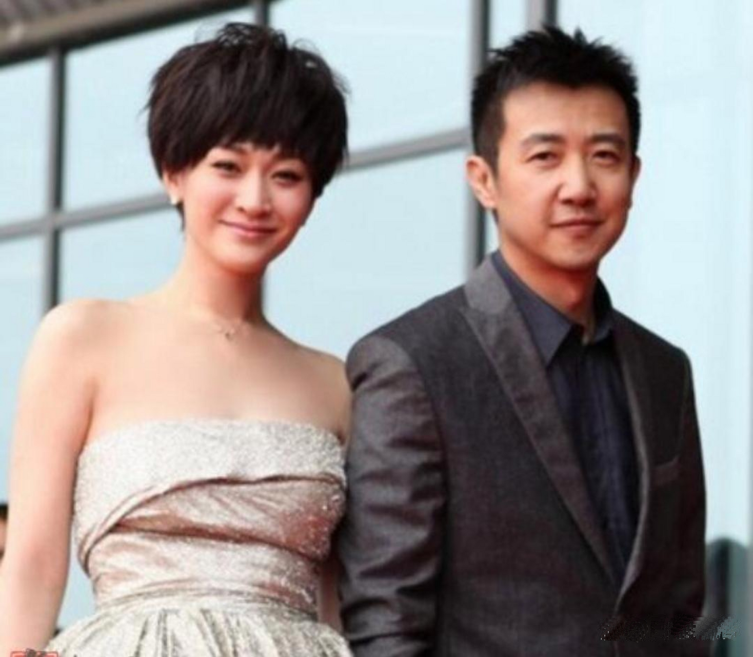 梅婷前夫,李小冉前男友鄢颇与女儿吃冰棍