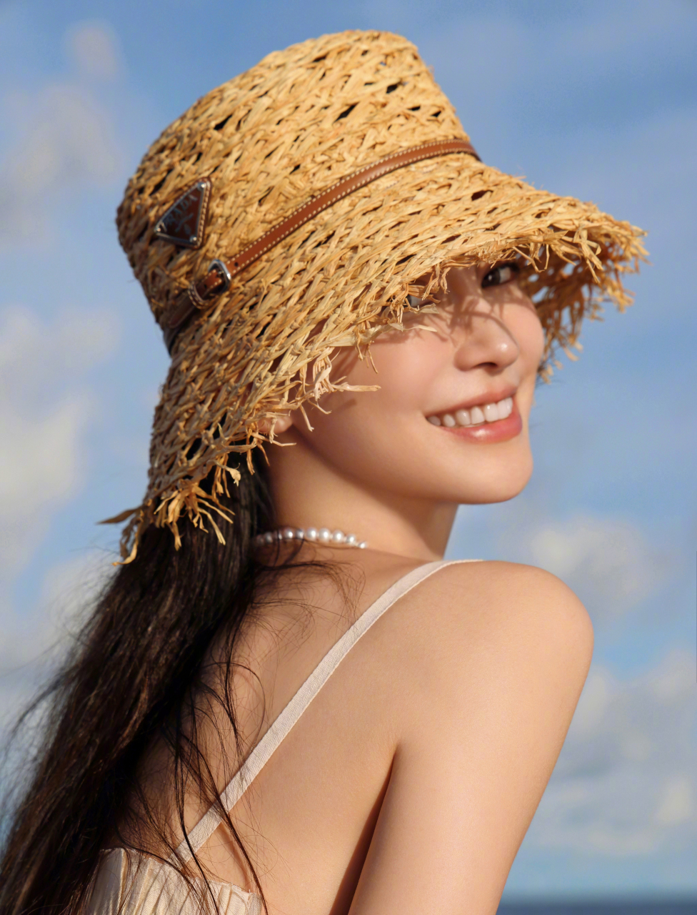 杨颖海边写真,皮肤白皙细嫩