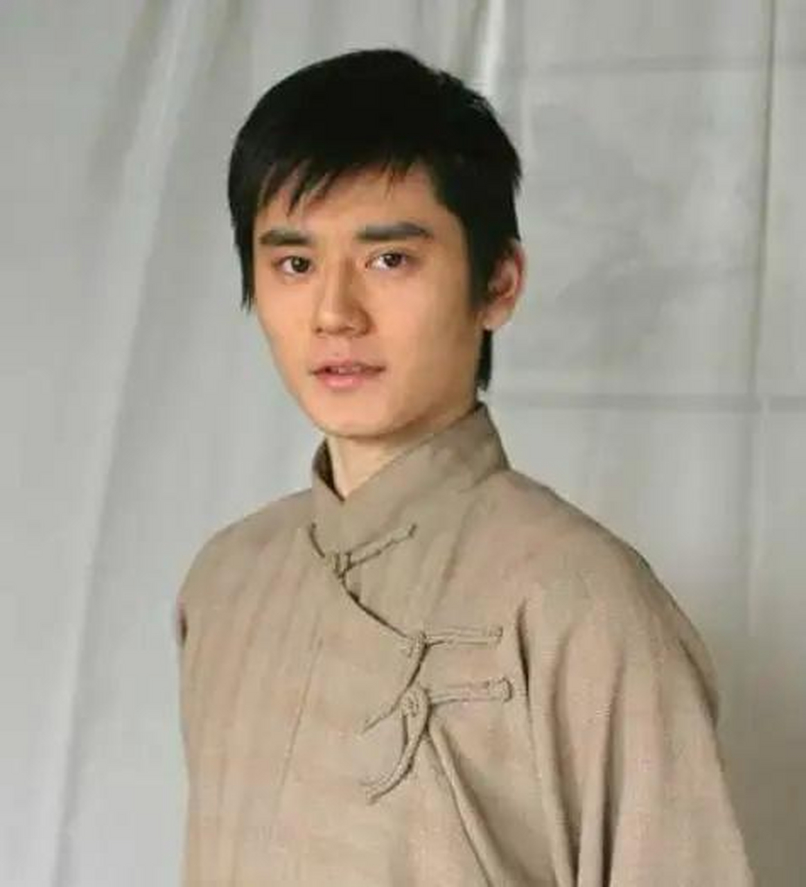 钱枫年轻时也蛮帅的