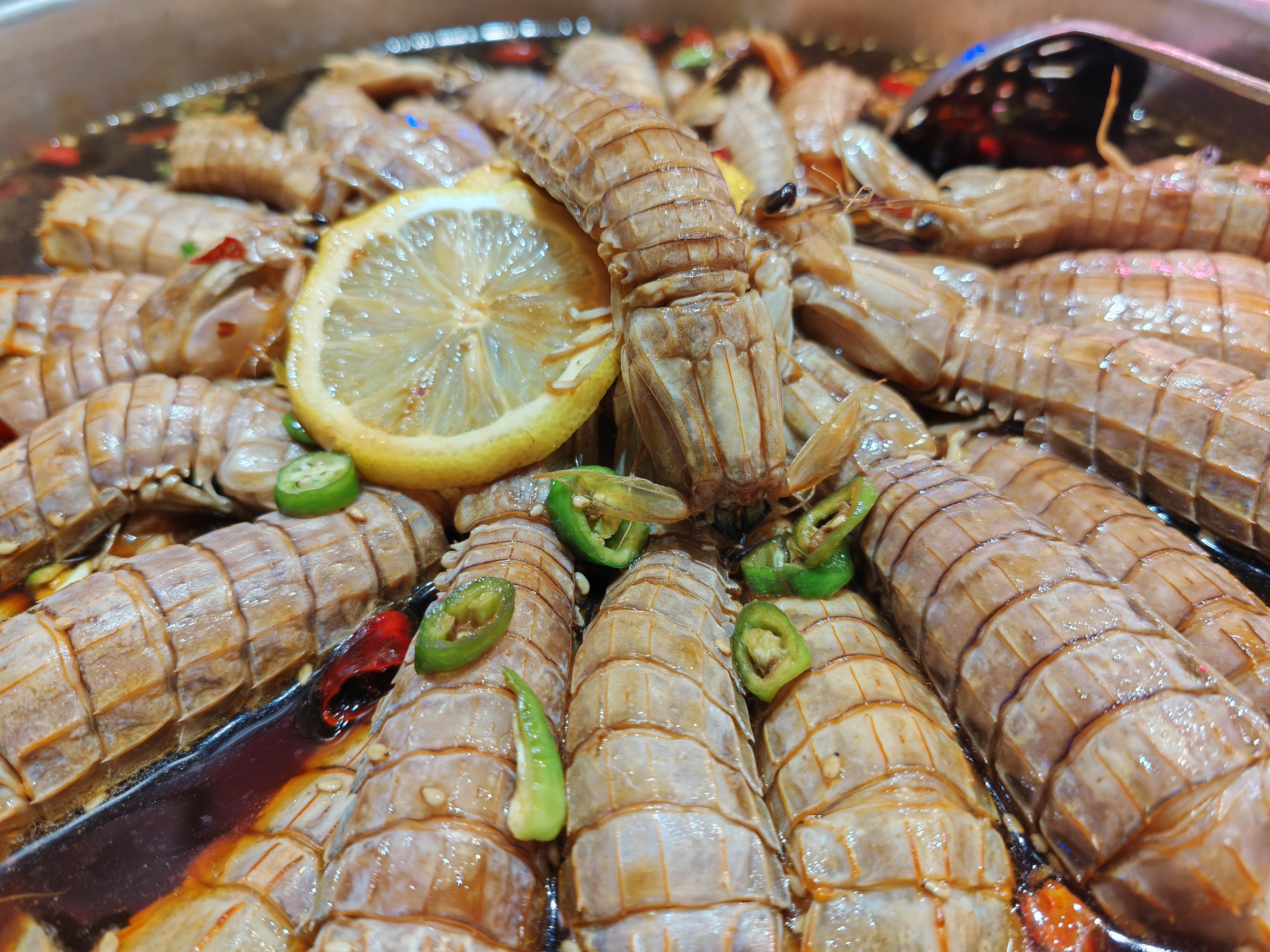 今天做的是捞汁皮皮虾,其它海鲜如花甲,青蛤,大虾,钉螺,香螺等通用