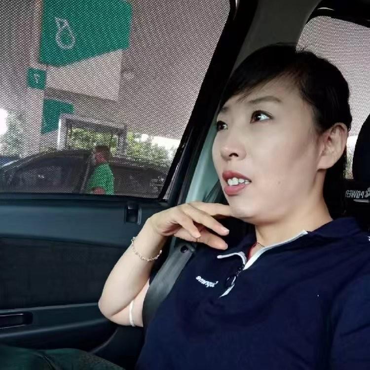 尹仲的女儿图片