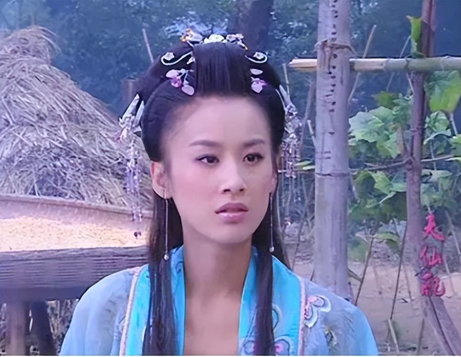 藏了8年才公开身份,一年两亿零花钱,她的故事远比你想得更精彩