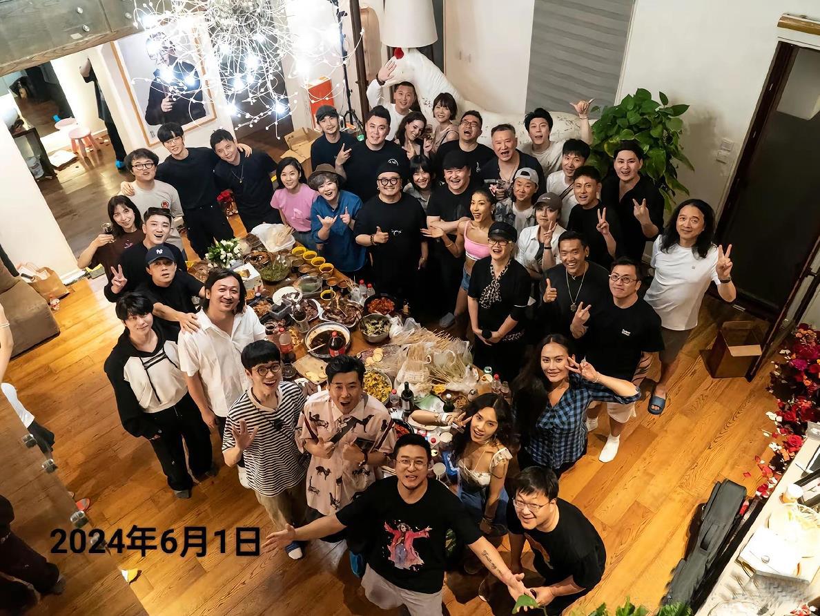 刘欢是一个性情中人,在音乐方面又有很高的造诣,所以这些学员们都愿意