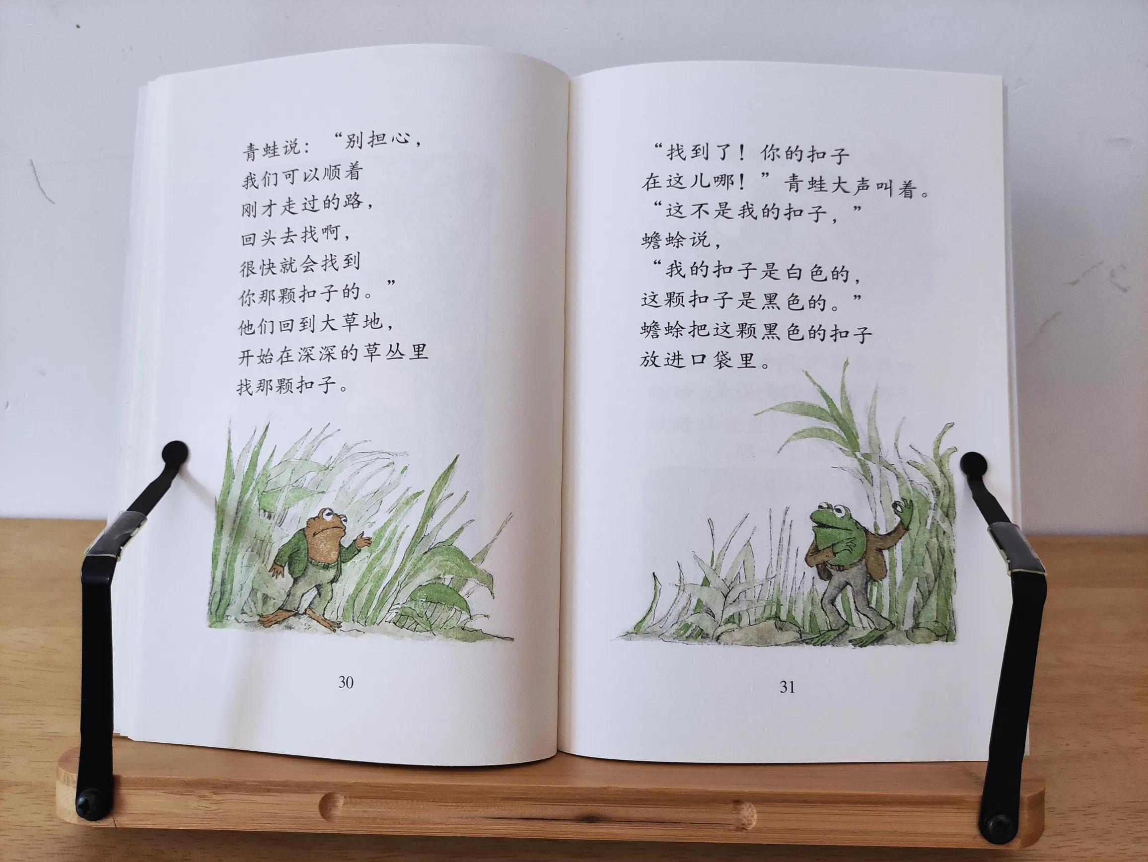 给一年级孩子选书时,是否有必要全部买带拼音的童书给她看?