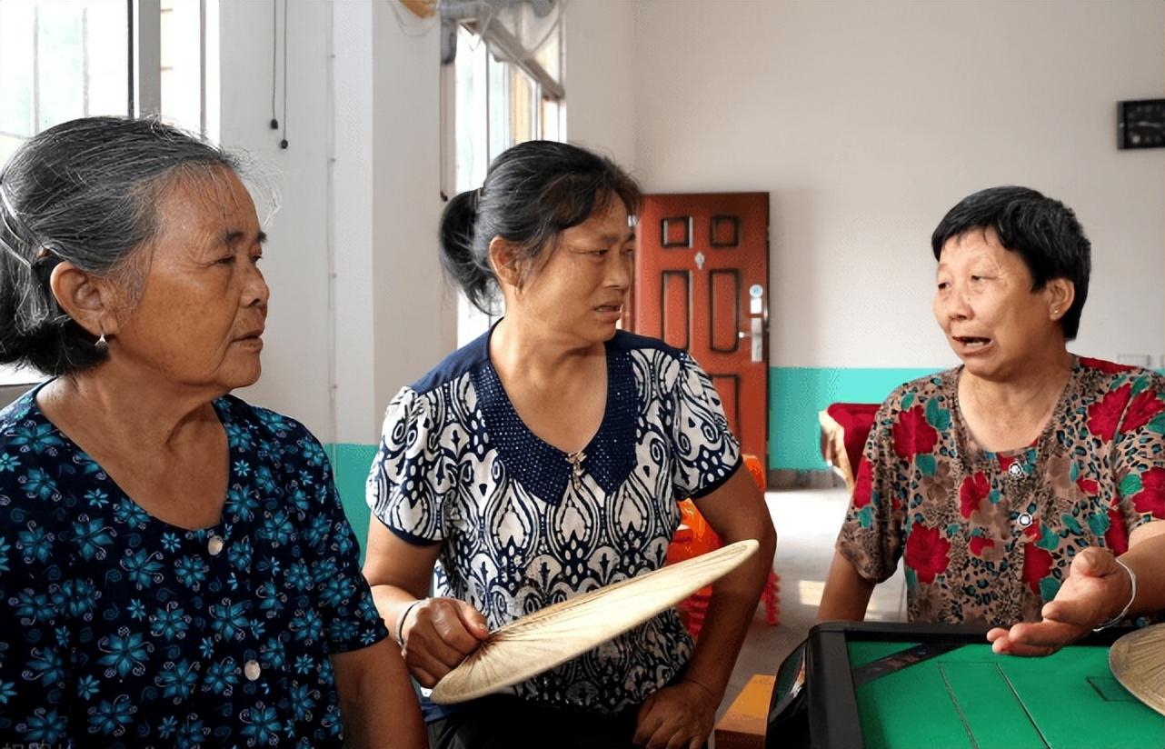 老同学借住在我家,意外发现她不堪的过去,被她缠上后无法摆脱