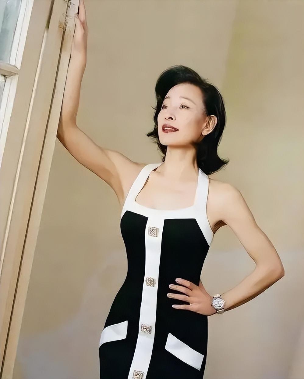 斩获影后却去美国刷盘子,生下女儿抛弃养女,陈冲是个怎样的人?