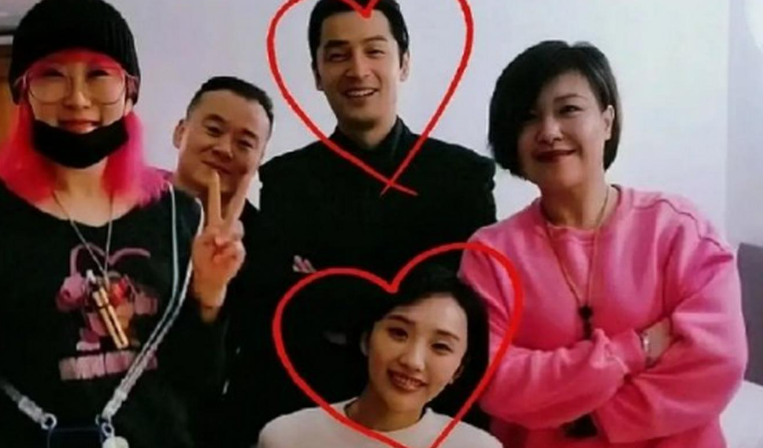 大家还停留在2021年胡歌彭于晏的名场面,胡歌在采访中调侃彭于晏:"我